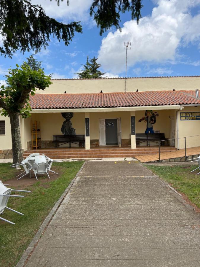Albergue Municipal Hostel San Martín del Camino Exterior photo